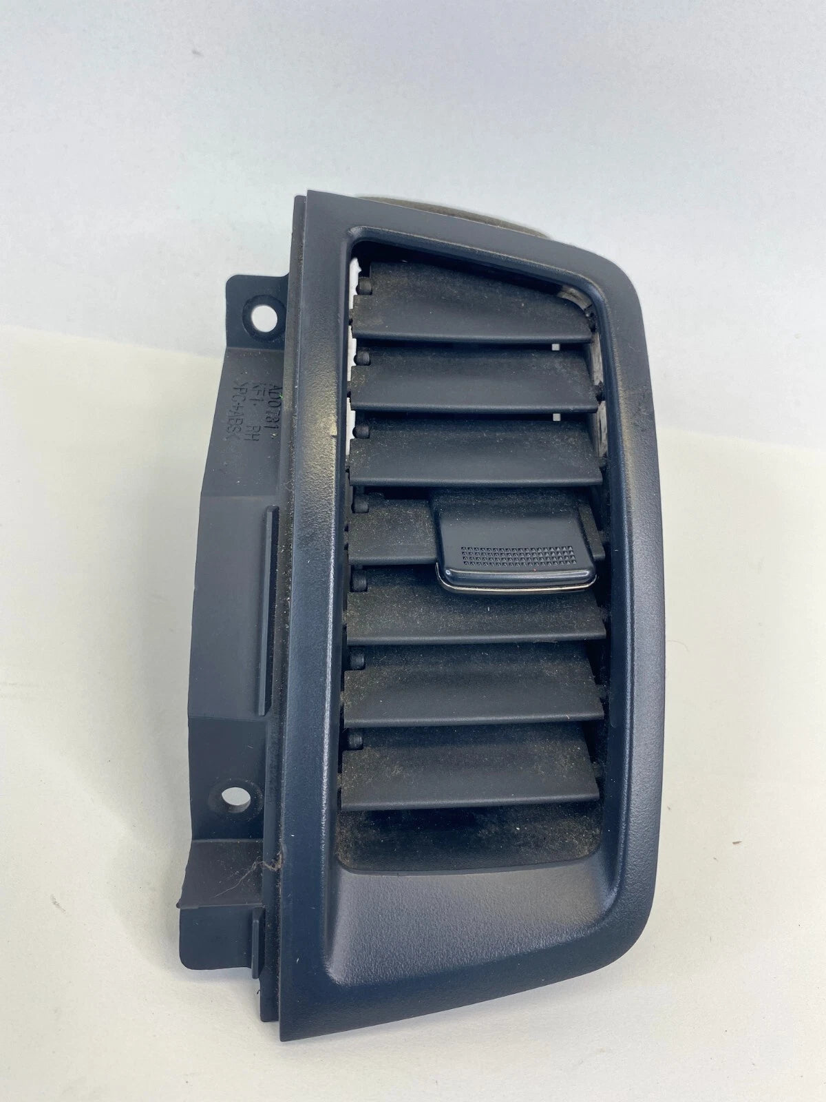 2010-2013 KIA SOUL DASH CENTER RIGHT A/C HEATER AIR VENT GRILLE 97420-2K000 OEM