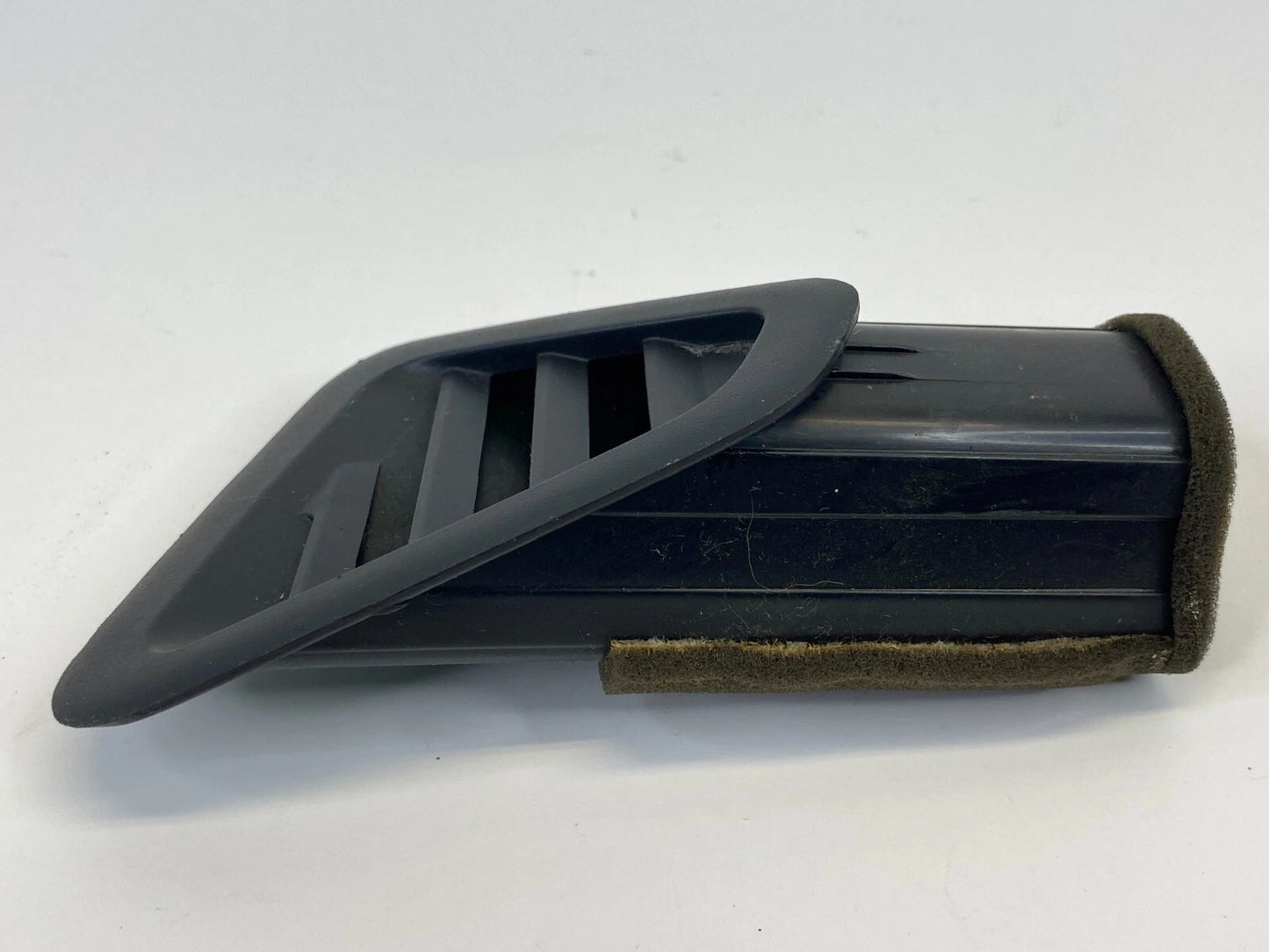 2003-2007 NISSAN MURANO RIGHT SIDE DASH AC AIR VENT DEFROSTER GRILLE 68740-CA00