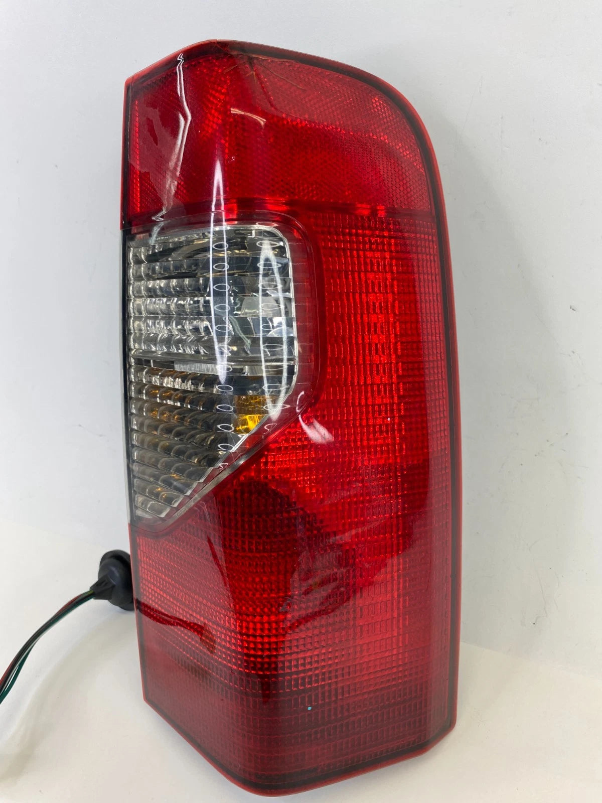 02-04 NISSAN XTERRA REAR RIGHT SIDE TAIL LIGHT TAILLIGHT LAMP 935-700-04 OEM