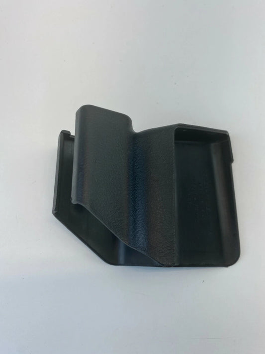 04-06 KIA AMANTI FRONT RIGHT PASSENGER SEAT RAIL TRACK END COVER 88568-3F002 OEM