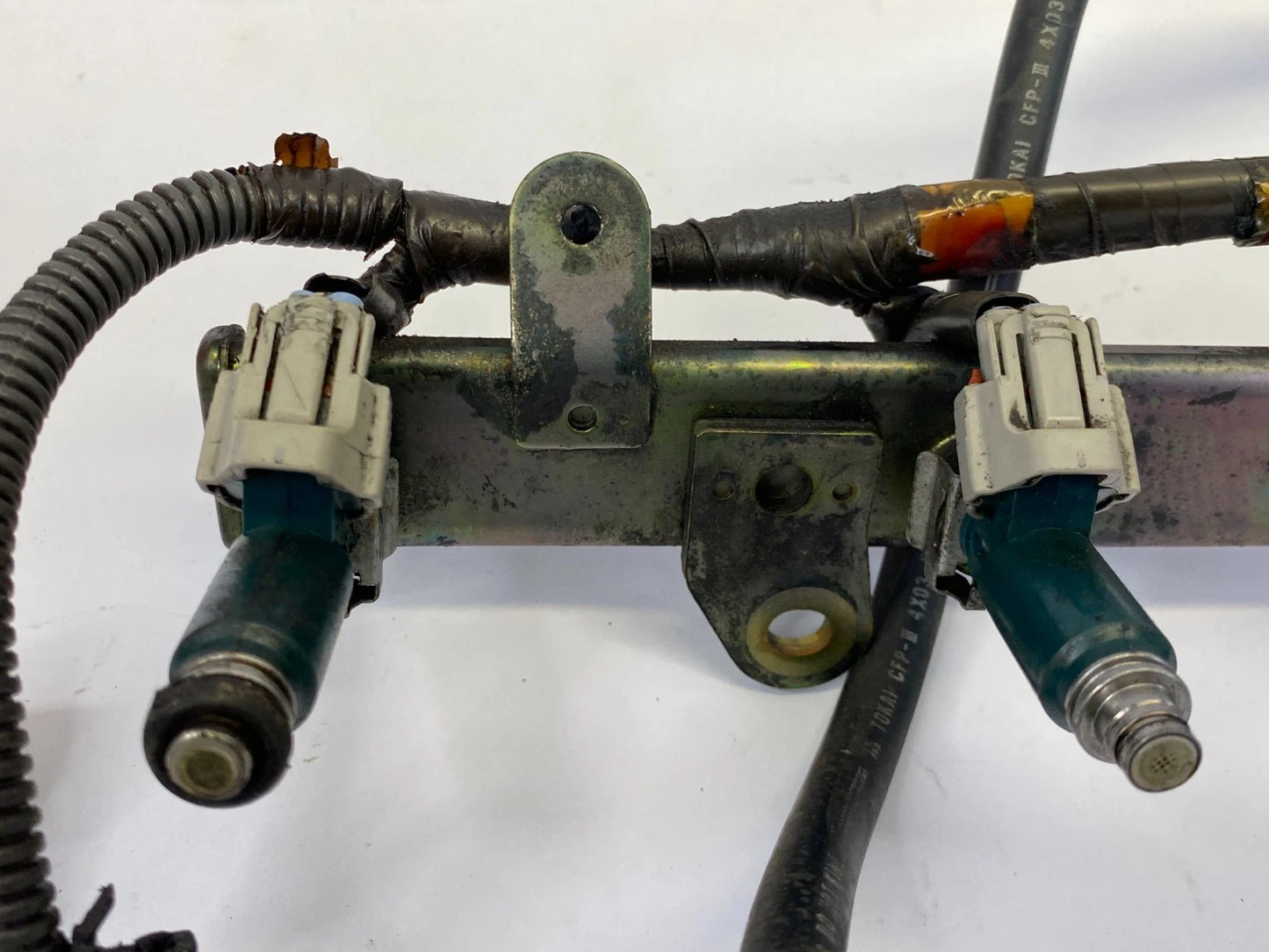 2002-2006 NISSAN ALTIMA 2.5L L4 FUEL RAIL TUBE W 4 FUEL INJECTORS & HARNESS OEM