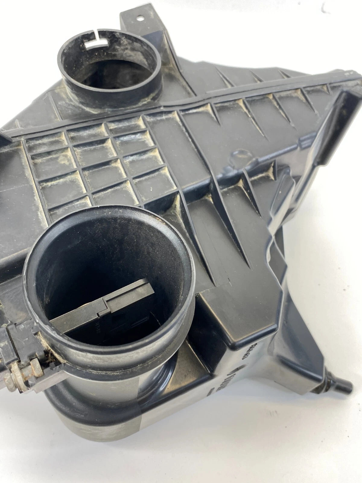 2007-2011 NISSAN VERSA HATCHBACK 1.8L AIR INTAKE CLEANER BOX W/ MAF SENSOR OEM