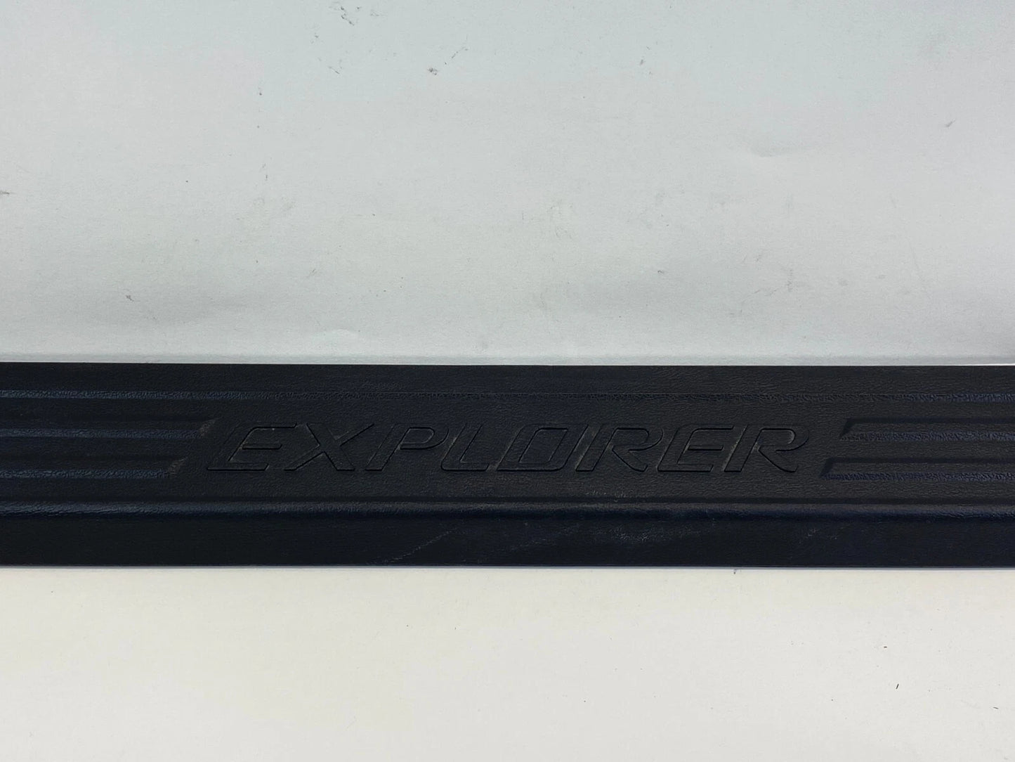 2001-2005 FORD EXPLORER SPORT TRAC FRONT RIGHT DOOR SILL STEP SCUFF PLATE TRIM
