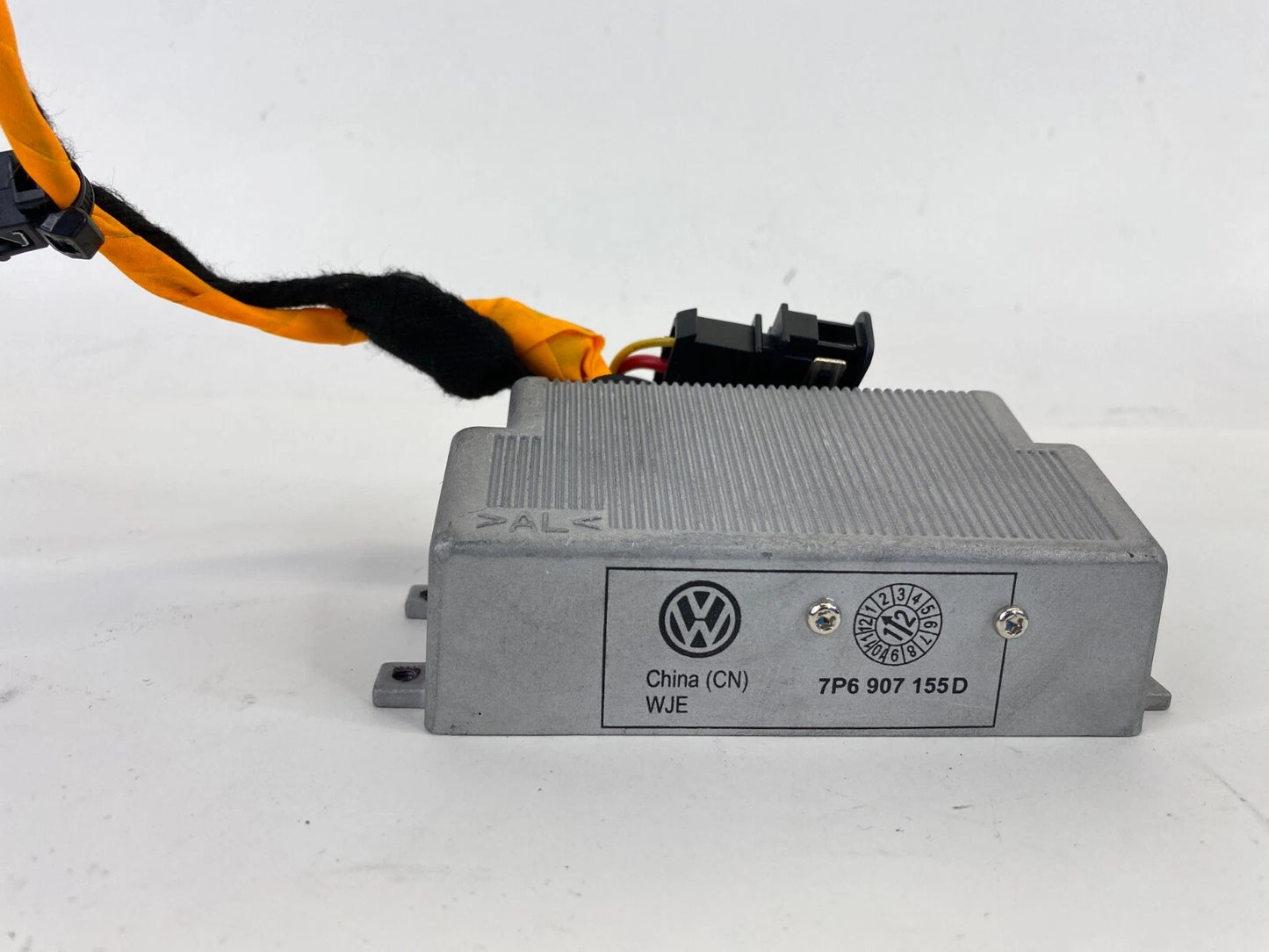 2011-2017 VW TOUAREG 115V AC POWER INVERTER MODULE WITH HARNESS PANEL OEM