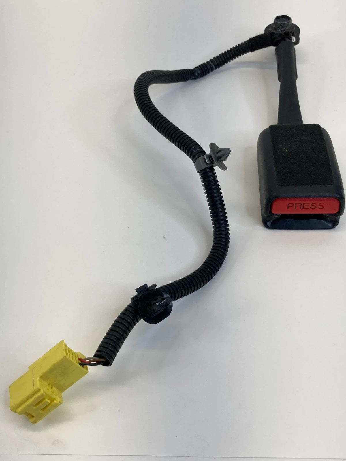 2016-2018 KIA SORENTO FRONT LEFT DRIVER SIDE SEAT BELT BUCKLE ASSEMBLY OEM