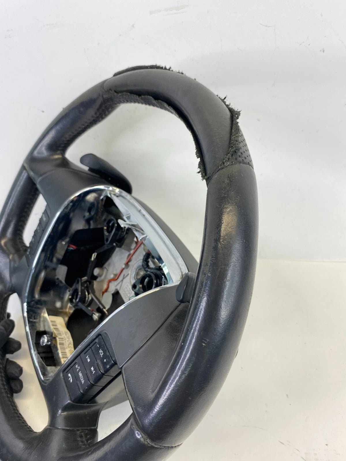 2010-2012 FORD TAURUS STEERING WHEEL W/ AUDIO & CRUISE CONTROL SWITCHES OEM