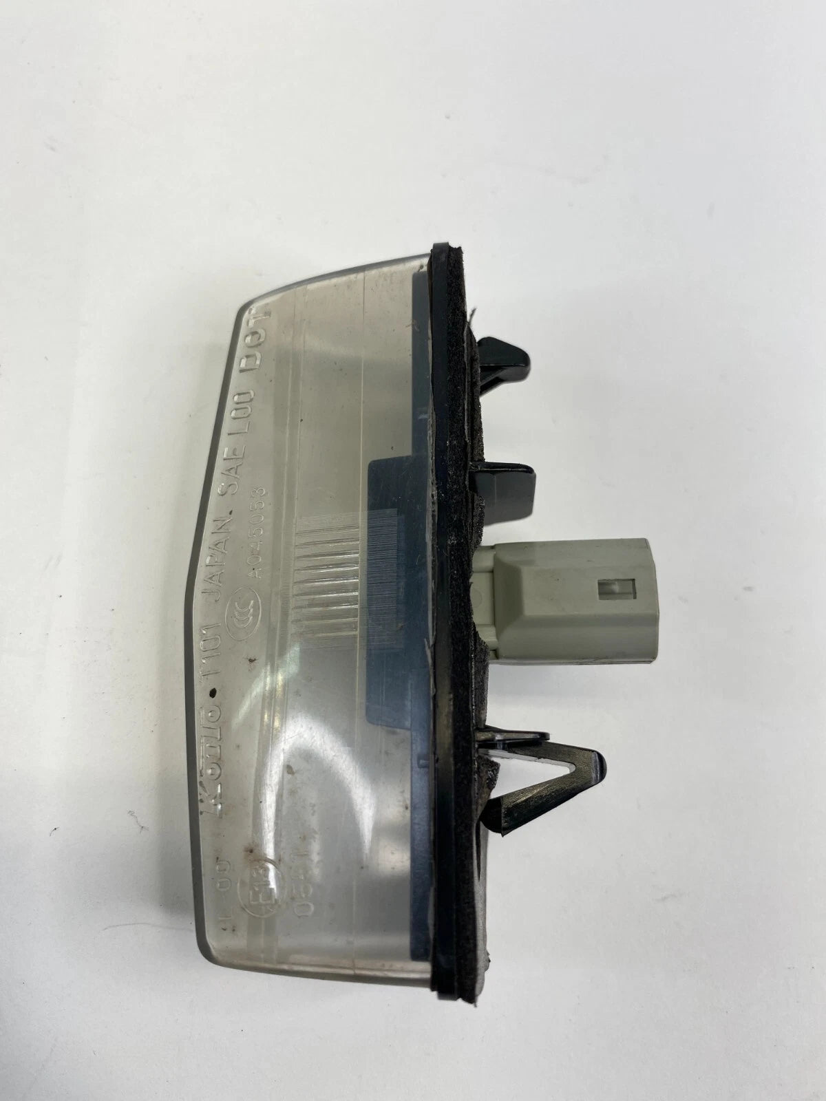 2009 2010 2011 2012 2013 TOYOTA MATRIX REAR LICENSE PLATE LAMP LIGHT E130551 OEM