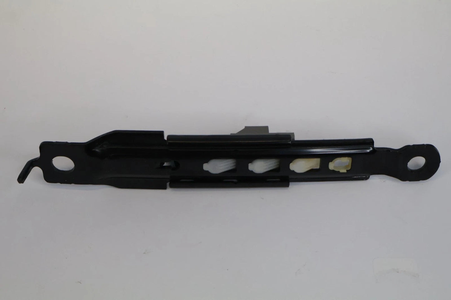2012-2017 HYUNDAI ACCENT FRONT RIGHT PASSENGER SIDE SEAT BELT HEIGHT ADJUSTER