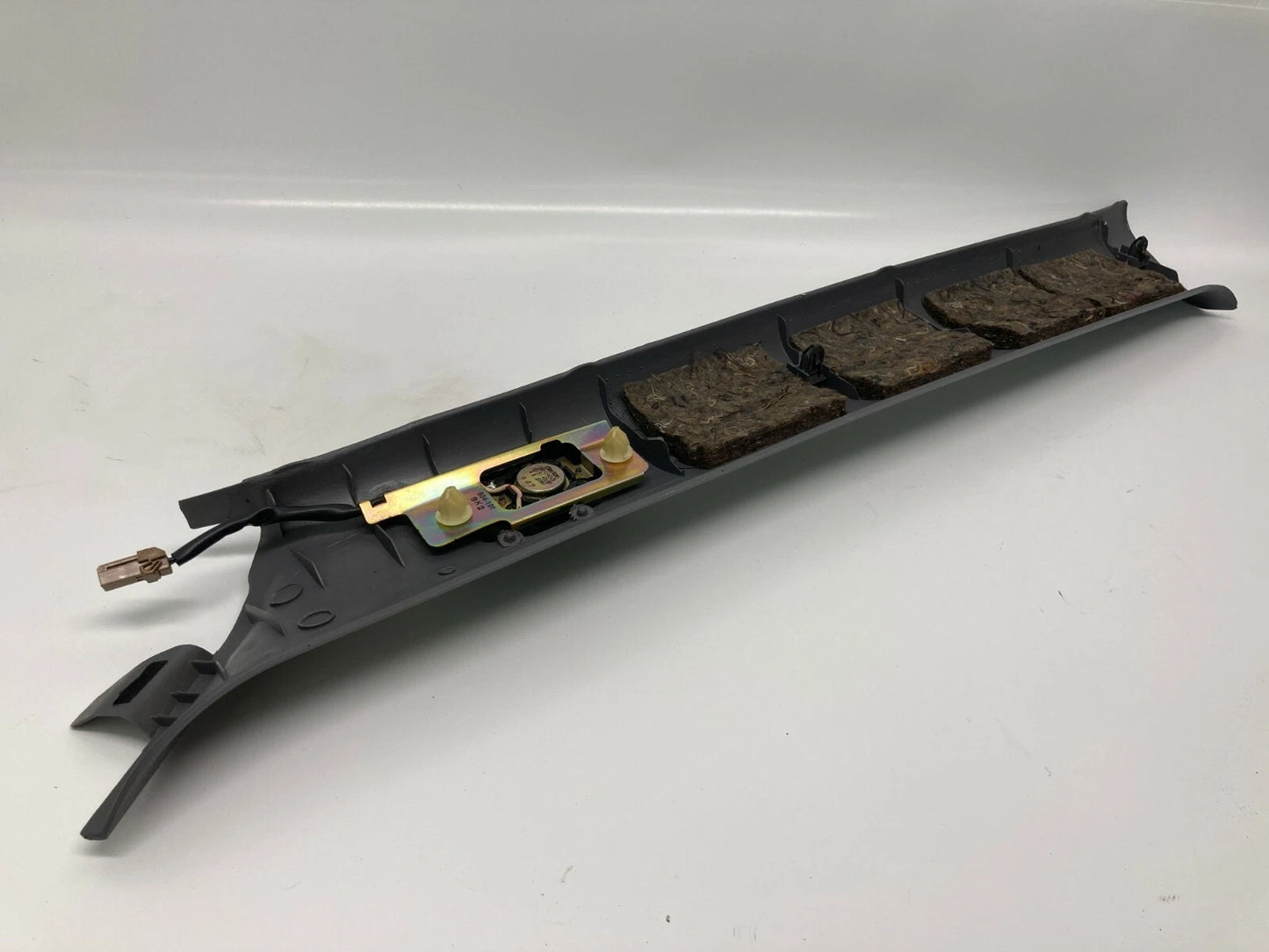 97-01 INFINITI QX4 FRONT RIGHT WINDSHIELD A PILLAR TRIM GARNISH COVER W/ SPEAKER