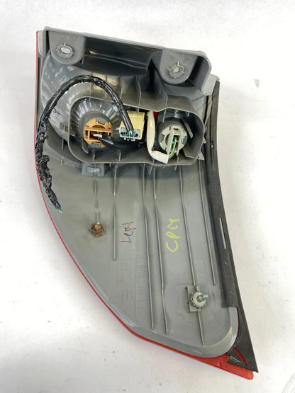 2006-2010 TOYOTA SIENNA RIGHT PASSENGER SIDE OUTER TAIL LIGHT LAMP TAILLIGHT
