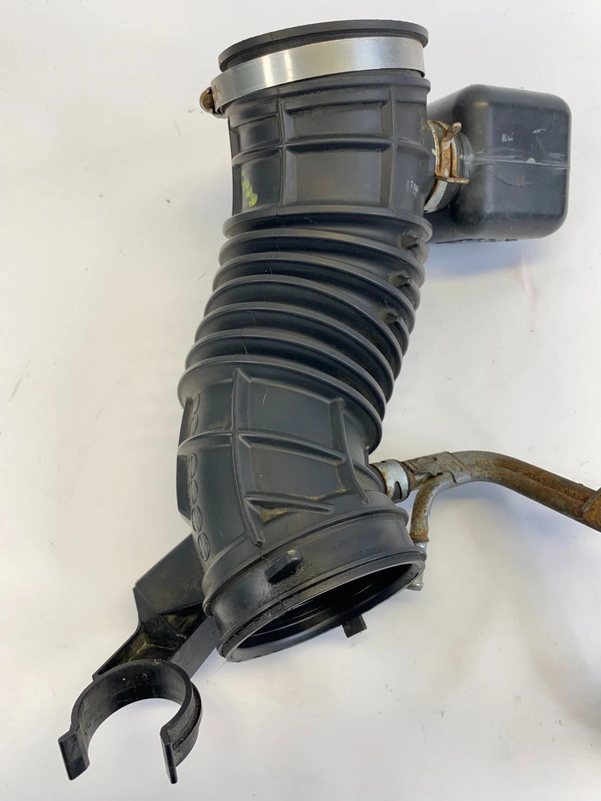 2010 2011 HONDA CR-V 2.4L L4 A/T AIR CLEANER INTAKE HOSE W/ CHAMBER AIR FLOW OEM