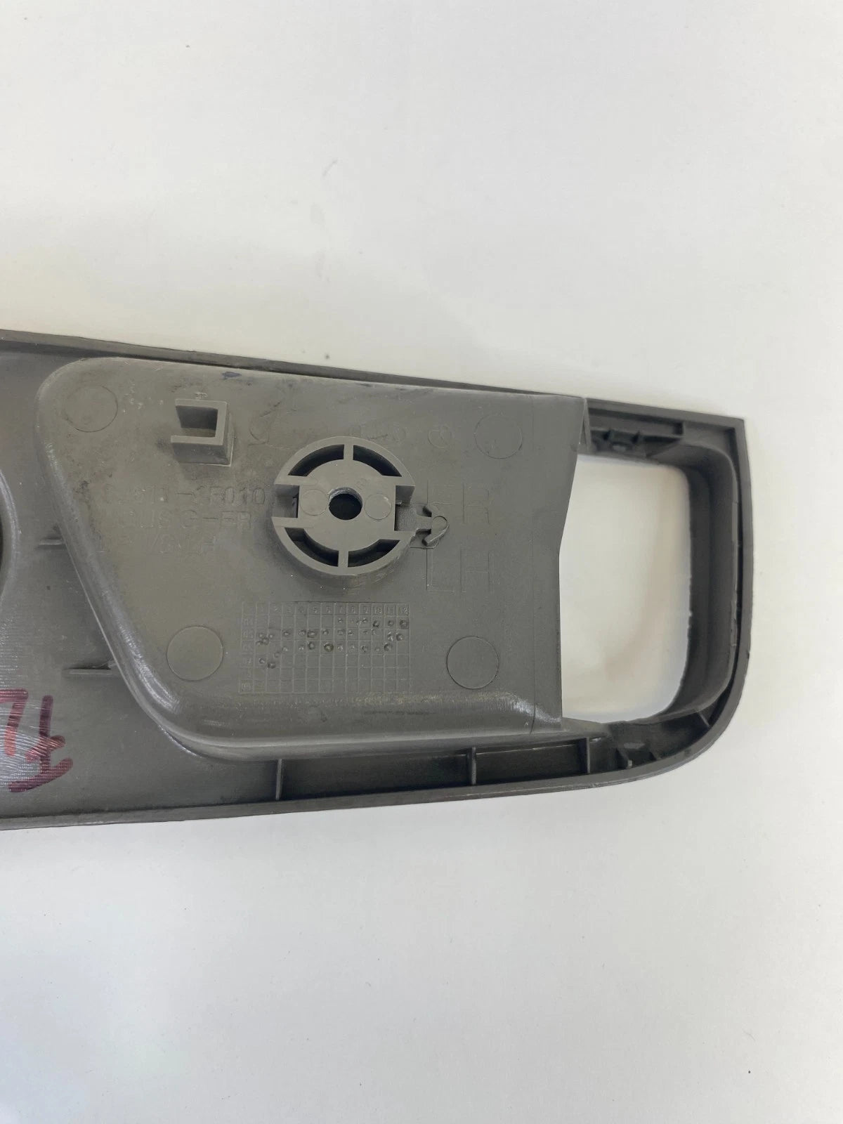 2005-2010 KIA SPORTAGE FRONT LEFT INSIDE DOOR HANDLE TRIM BEZEL 83611-1F010