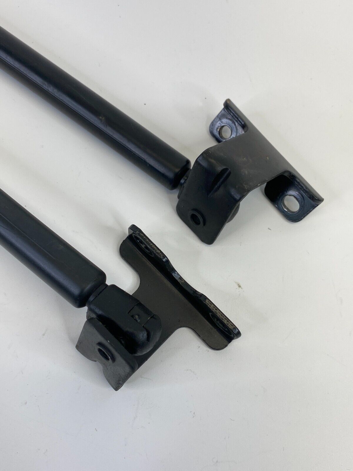 2002-2004 Nissan Pathfinder Rear Trunk Liftgate Support Shock Struts Pair LH RH