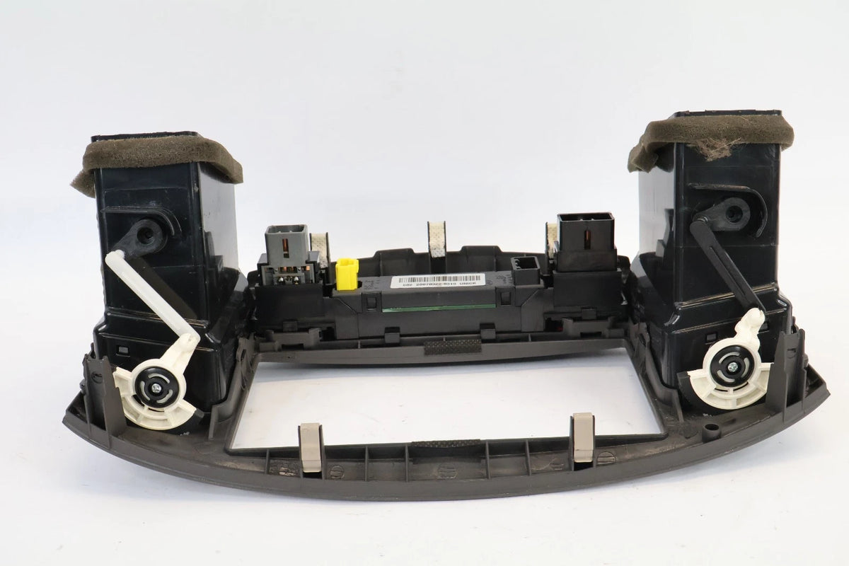 06-11 HYUNDAI ACCENT CENTER DASH RADIO CLIMATE BEZEL PANEL W VENTS & CLOCK OEM