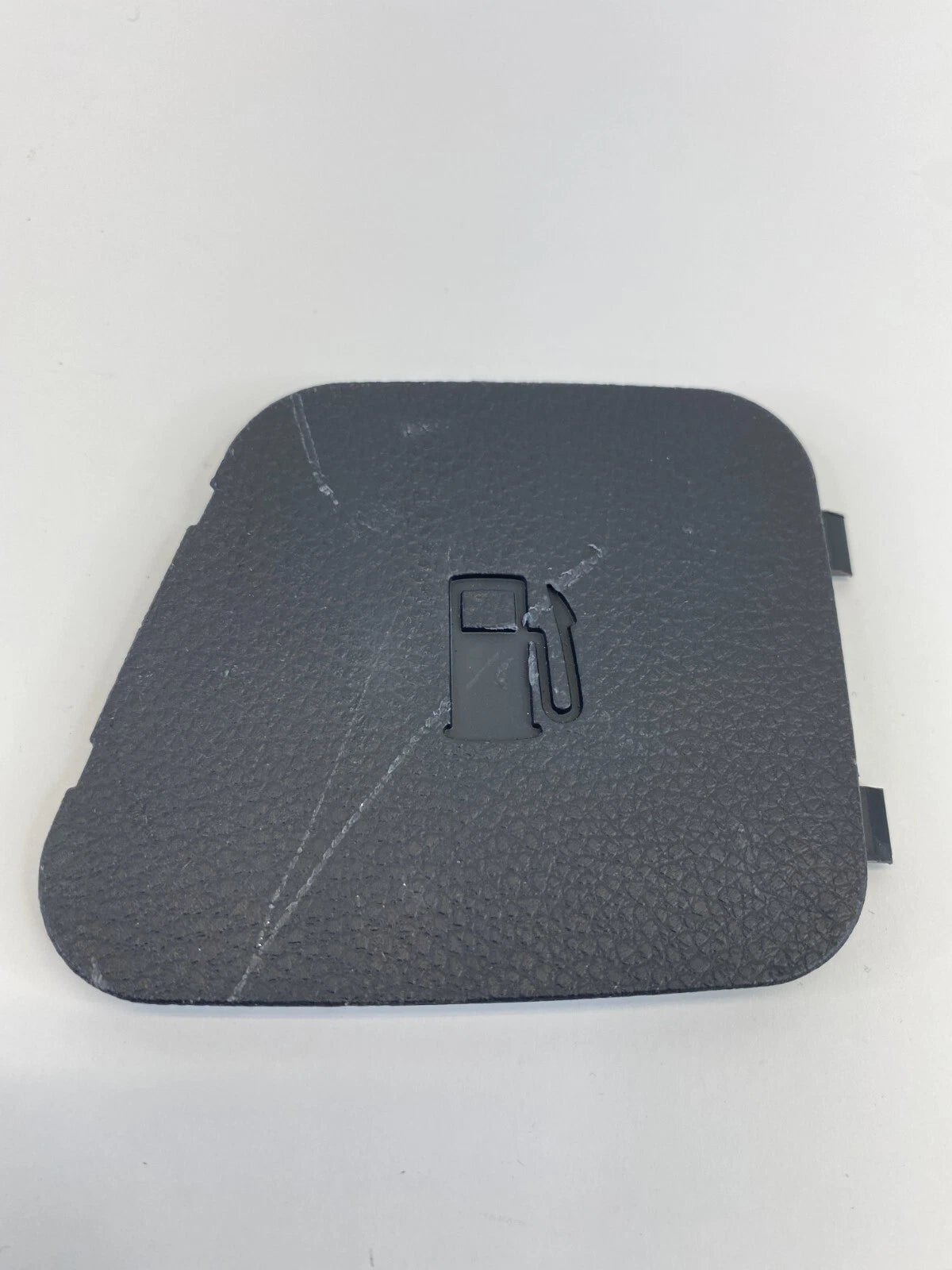 2013-2018 HYUNDAI SANTA FE REAR RIGHT QUARTER PANEL ACCESS COVER OEM 85737-4Z000