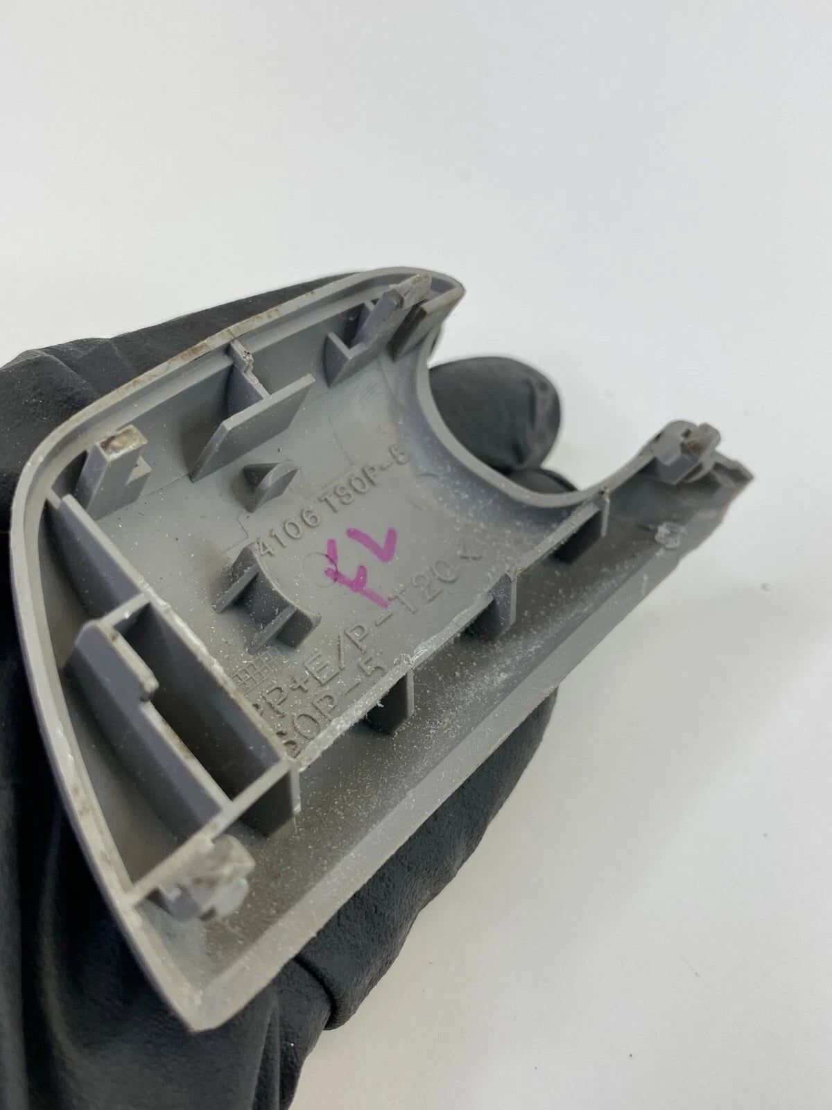 2004 2005 TOYOTA RAV4 FRONT LEFT SEAT BELT UPPER COVER TRIM CAP 14106TS0P5 OEM
