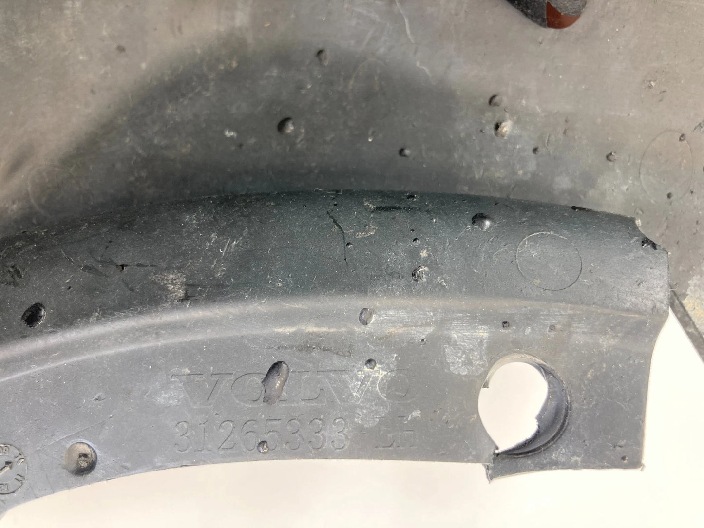 2011-2018 Volvo S60 2015-2018 V60 Rear Left Side Mud Flap Guard 31265333 OEM