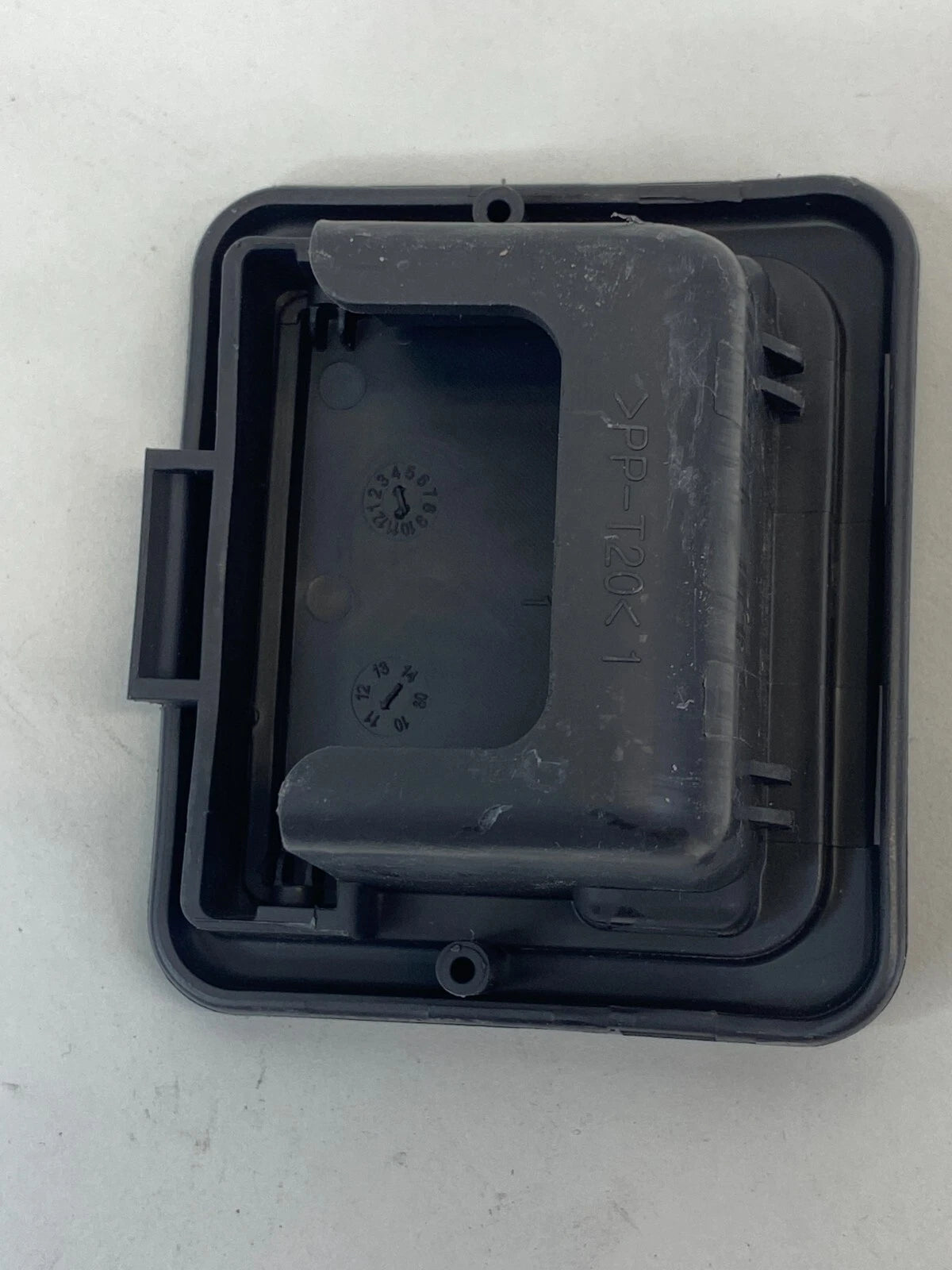 2011-2014 HYUNDAI SONATA REAR DECK CHILD SEAT SAFETY ANCHOR PLUG CAP TRIM OEM