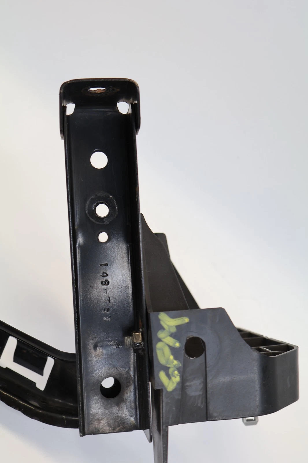 2016-2022 HONDA PILOT FRONT BUMPER LEFT DRIVER SIDE BEAM MOUNT BRACKET OEM
