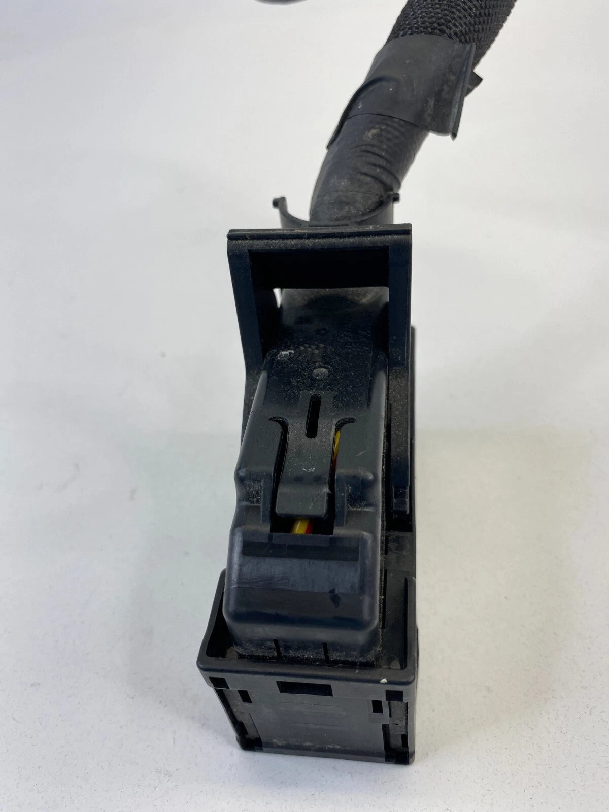 15-18 FORD FOCUS SEDAN 2.0L ABS ANTI-LOCK BRAKE PUMP PLUG CONNECTOR OEM 21419541