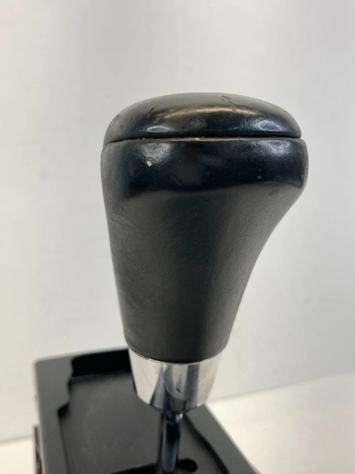 2011-2013 DODGE DURANGO AUTOMATIC TRANSMISSION FLOOR GEAR SHIFTER LEVER HANDLE