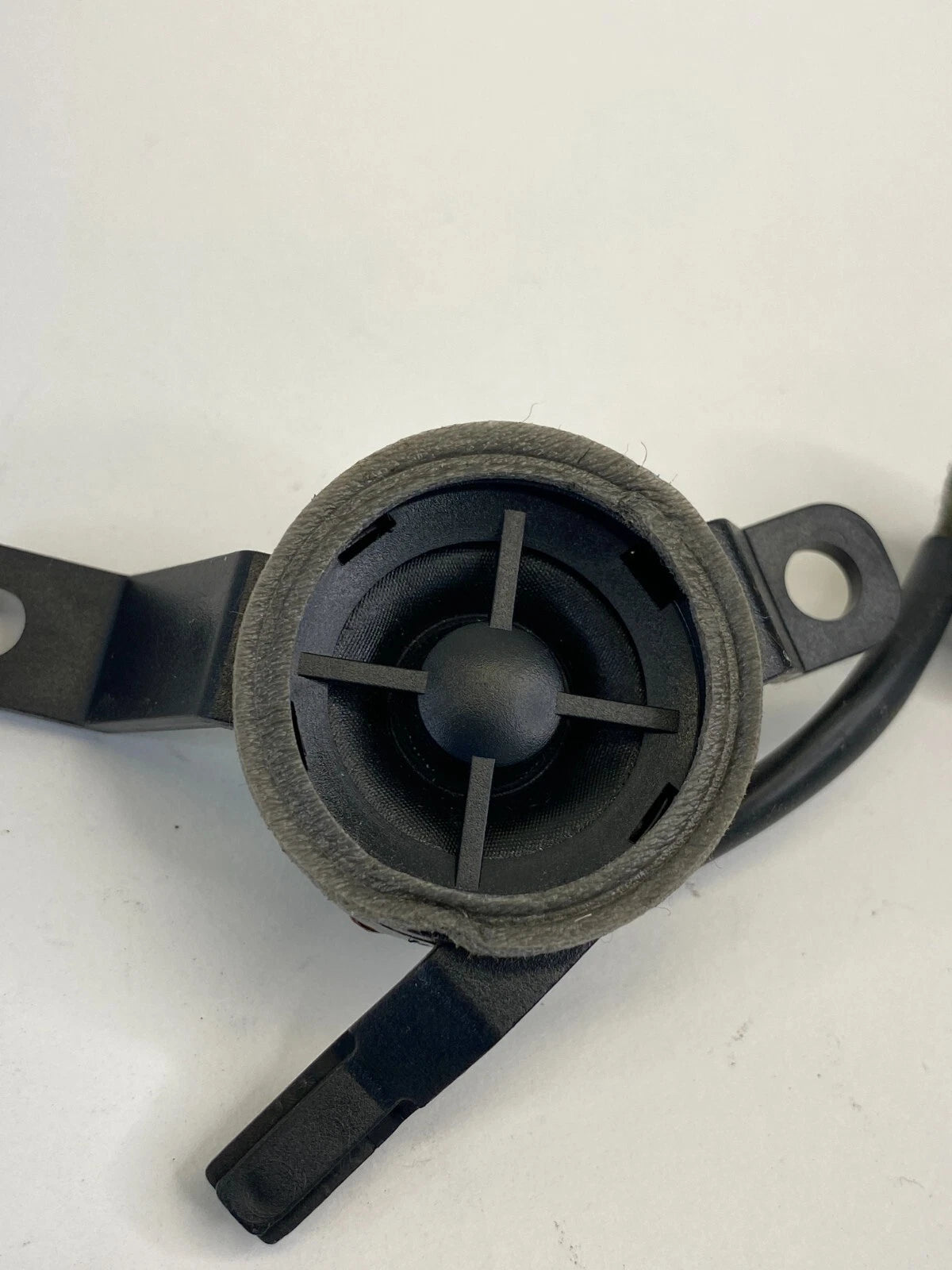 2012-2017 KIA RIO LEFT SIDE WINDSHIELD PILLAR SPEAKER AUDIO TWEETER 96310-1W100