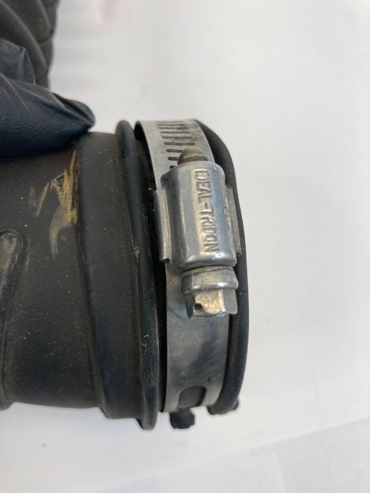 12-18 CHEVY SONIC 1.8L FWD AIR CLEANER INTAKE HOSE OUTLET DUCT TUBE 94537633 OEM