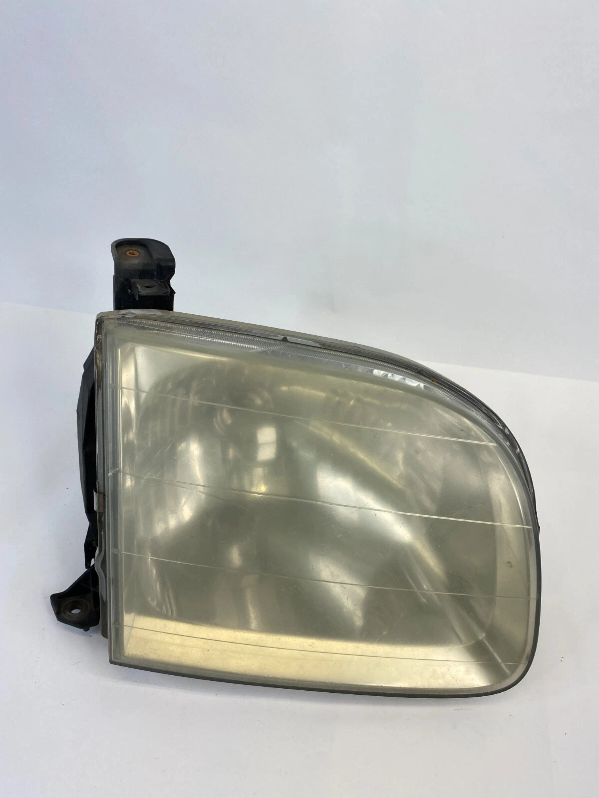 2001-2004 TOYOTA SEQUOIA FRONT RIGHT PASSENGER HEADLIGHT HEADLAMP LAMP OEM