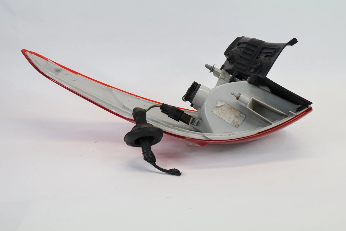 2013-2016 FORD ESCAPE RIGHT REAR OUTER TAILLIGHT LAMP UNIT VPCJ5X-13440-A