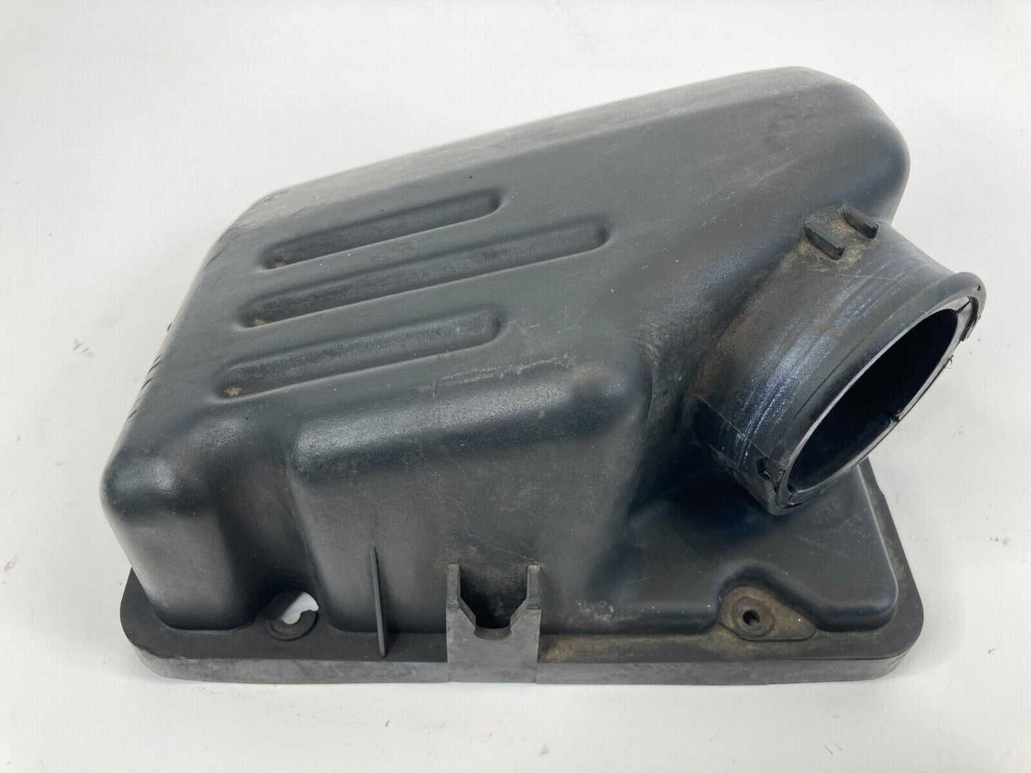 09 10 11 Chevy Aveo Aveo5 Upper Air Intake Cleaner Box Housing Cover 96808165