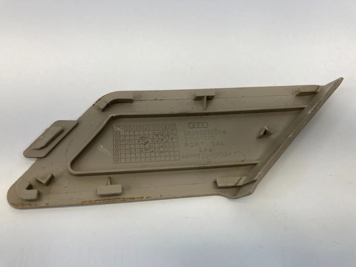 2006-2011 AUDI A6 FRONT RIGHT SEAT BELT TRACK CAP COVER TRIM 8E0-882-328A OEM