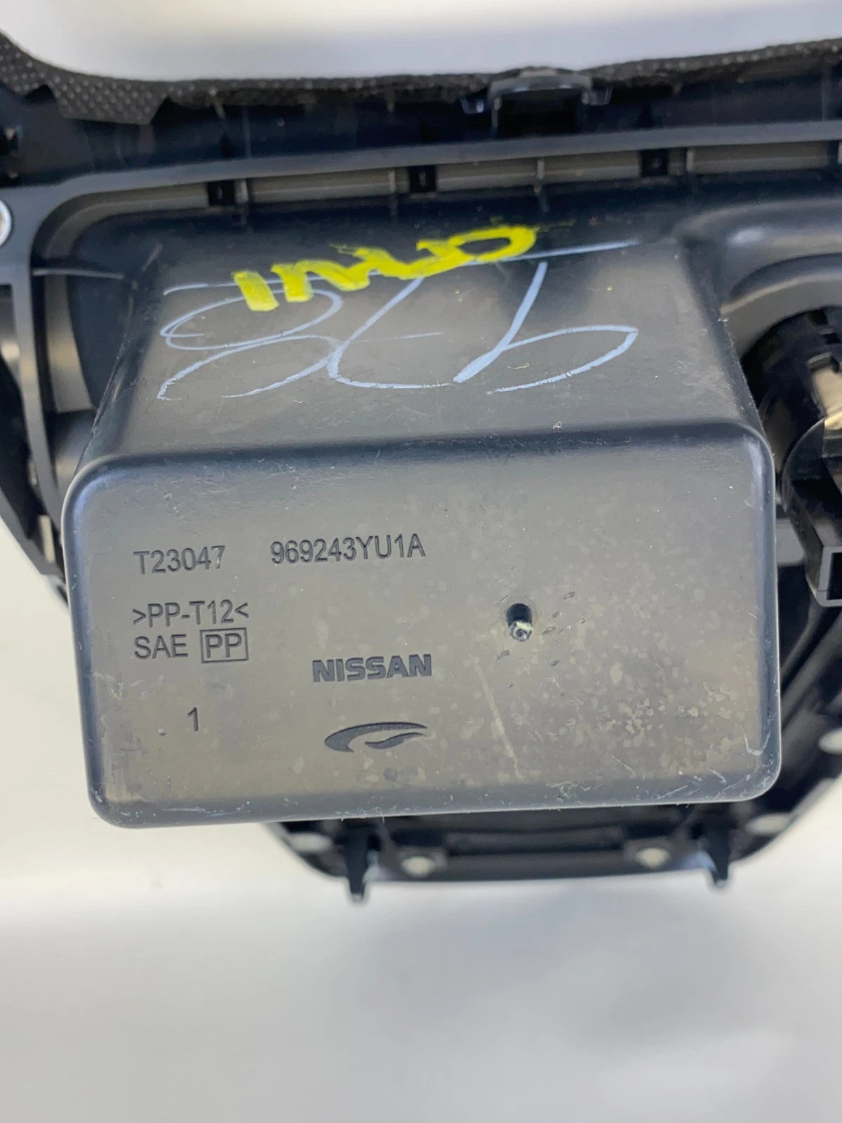 2015-2019 NISSAN SENTRA CENTER CONSOLE SHIFTER BEZEL TRIM FACTORY 969243YU1A OEM