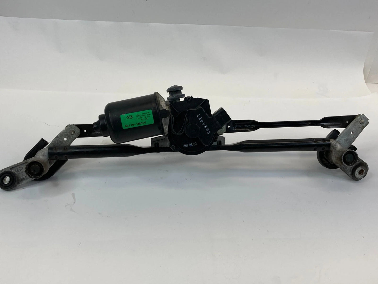 2010-2013 KIA FORTE SEDAN FRONT WIPER MOTOR & TRANSMISSION LINKAGE 981101M00 OEM