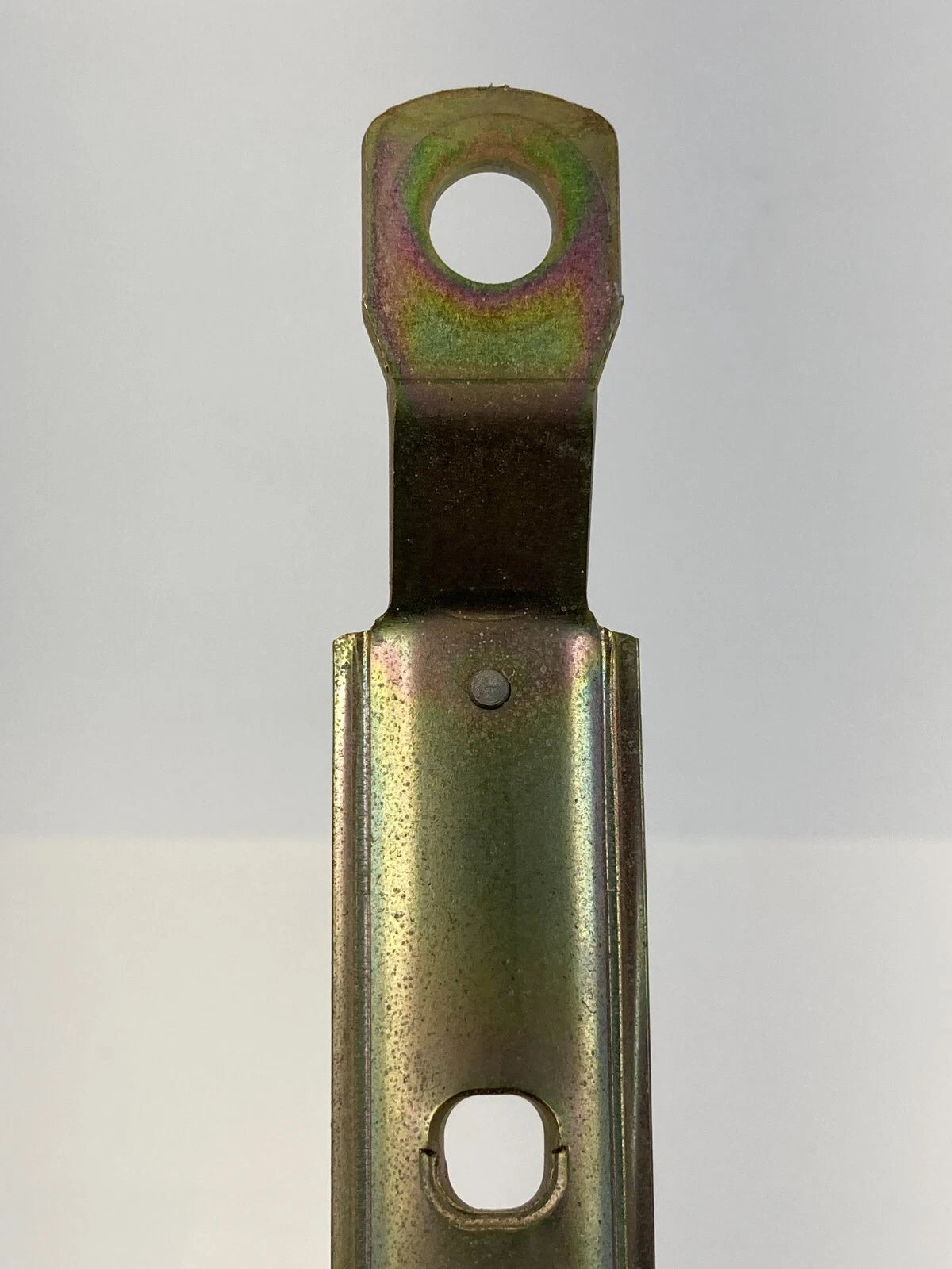 03 04 MITSUBISHI MONTERO SPORT FR LEFT DRIVER SEAT BELT HEIGHT ADJUSTER BRACKET