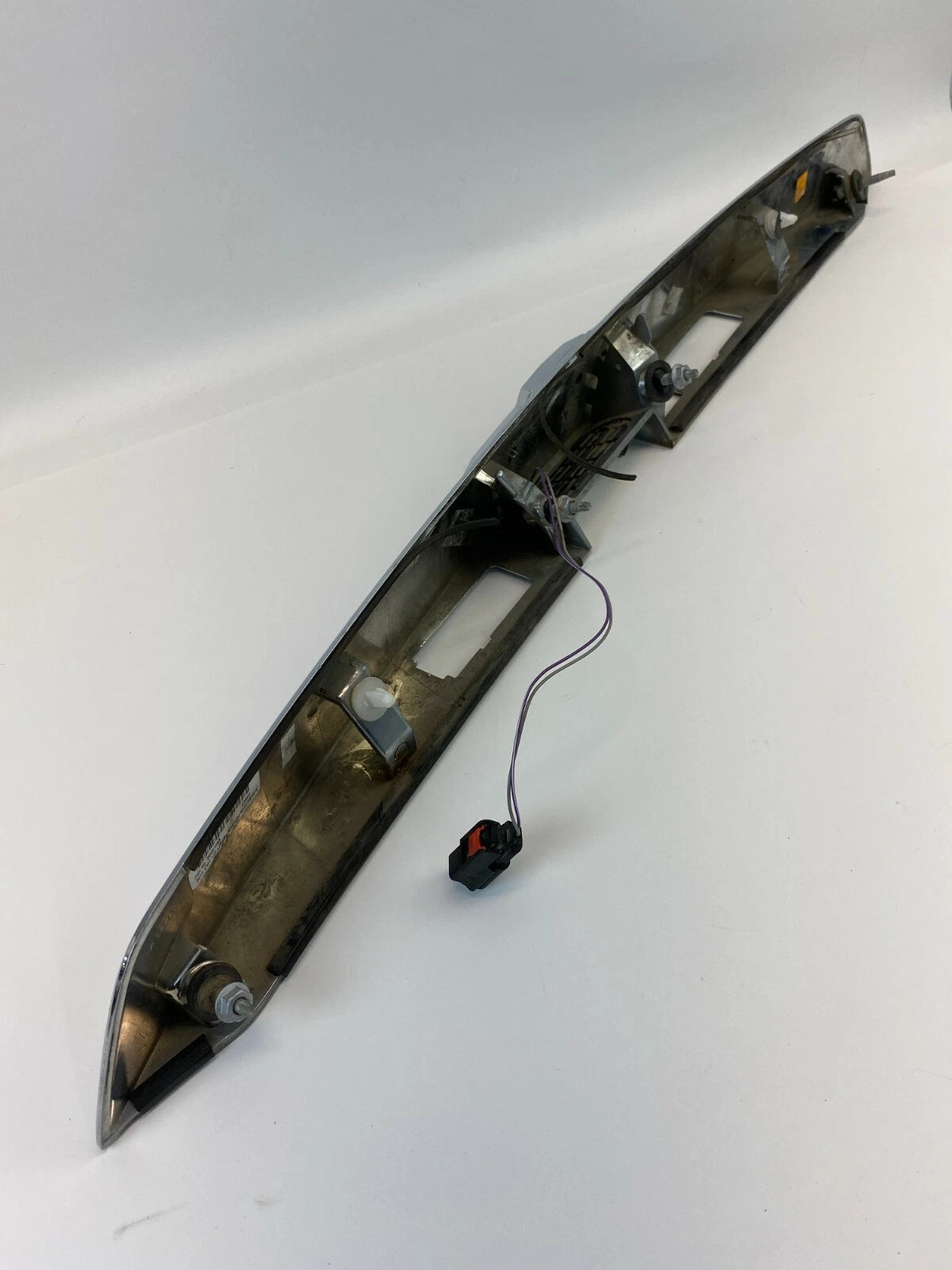 10-15 CHEVROLET EQUINOX DECK LID CENTER LIFTGATE APPLIQUE MOLDING 20881055 OEM