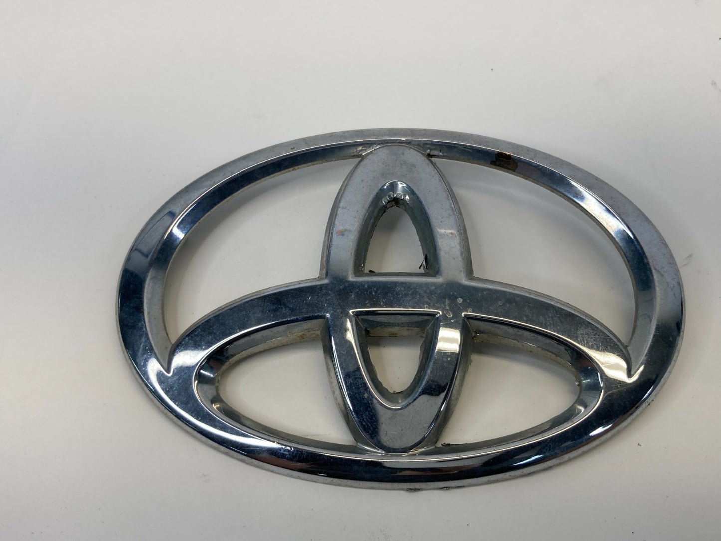 2008-2013 Toyota Highlander V6 Rear Tailgate Tail Gate Emblem Nameplate Logo