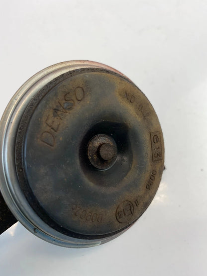 2001 2002 2003 TOYOTA HIGHLANDER HORN SIGNAL ALARM SIREN NOTE E130026 DENSO OEM