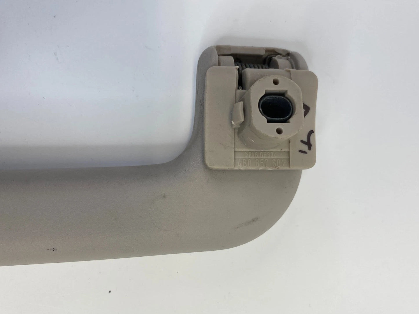 98-01 AUDI A6 QUATTRO FRONT LEFT SIDE ROOF INTERIOR GRAB HANDLE 4B0-857-607 OEM