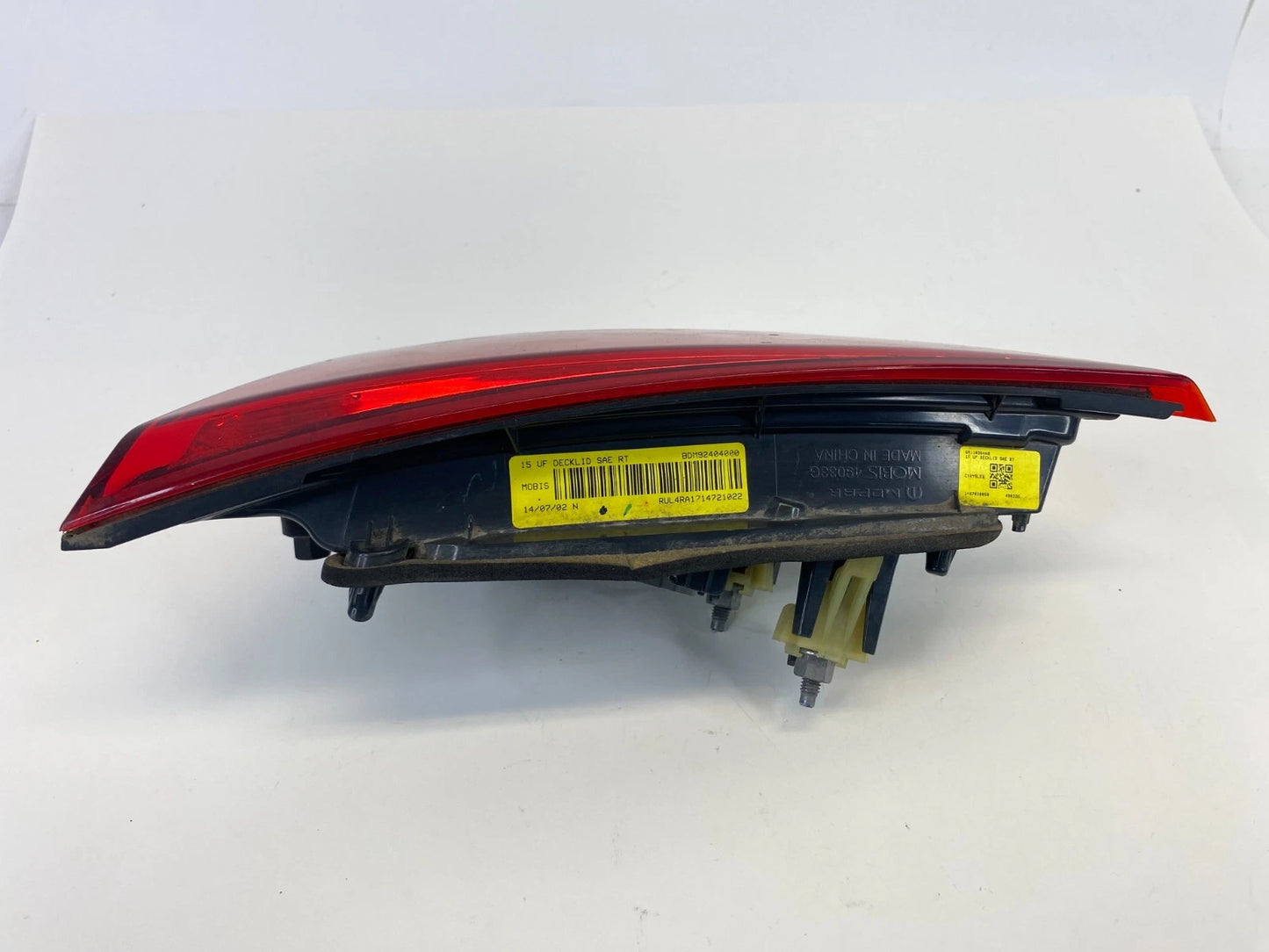 2015-2017 Chrysler 200 Sedan Rear Right Side Tail Light Taillight Inner Lamp OEM