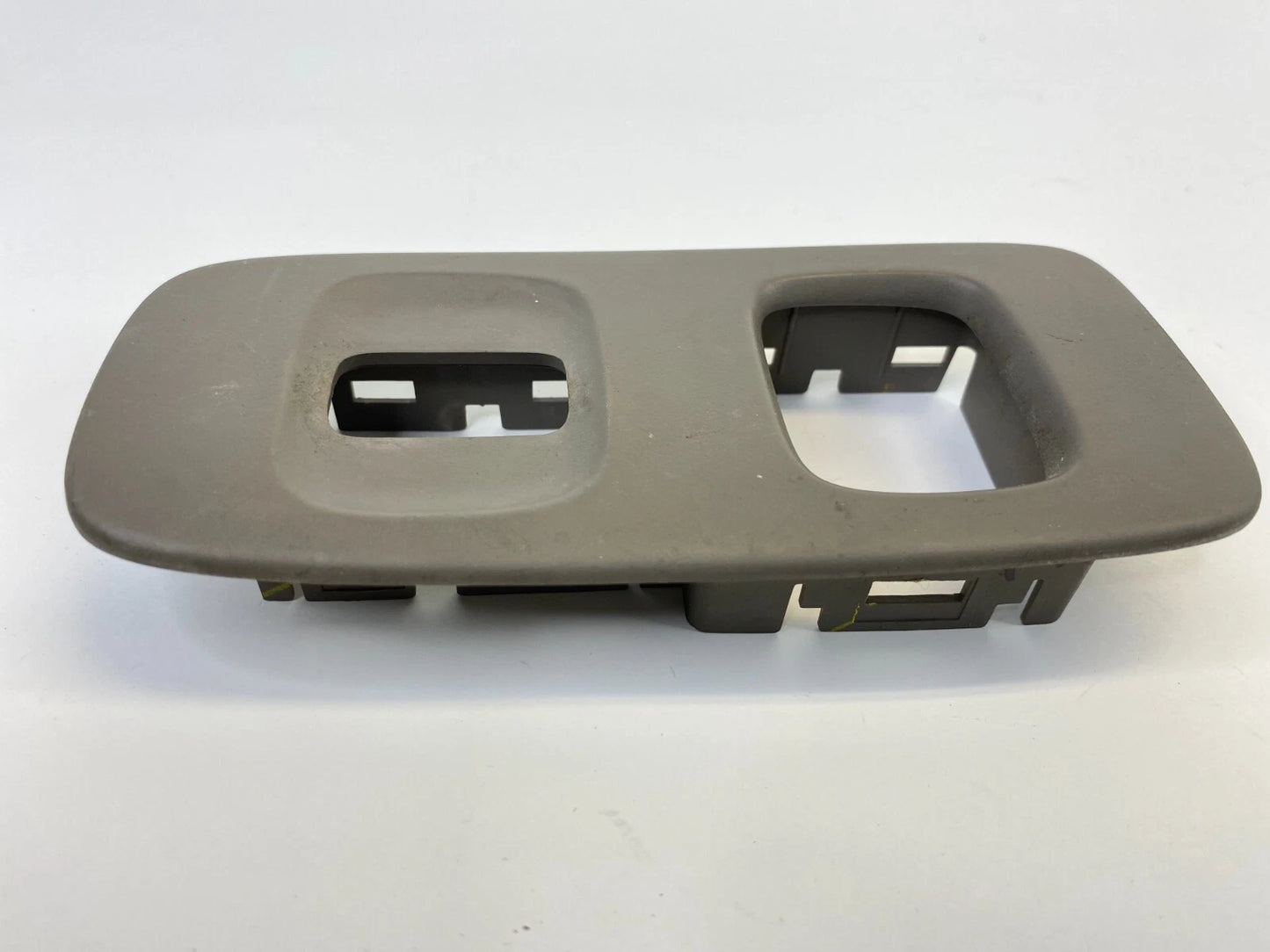 2000-2004 CADILLAC DEVILLE SEDAN 4-DR FRONT RIGHT DOOR WINDOW SWITCH BEZEL TRIM