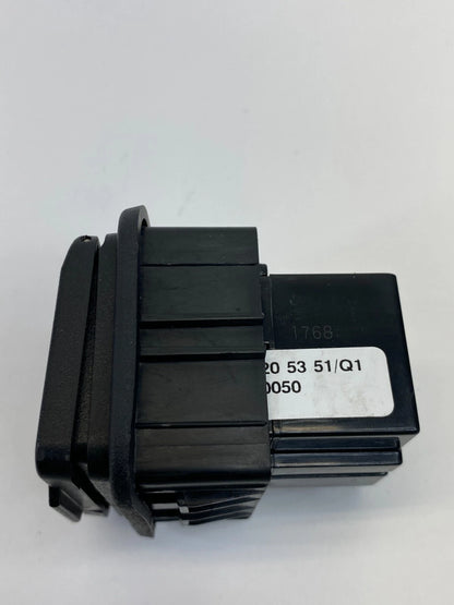 2006-2011 MERCEDES-BENZ ML350 POWER OUTLET PLUG SOCKET ASSY 000-820-53-51 OEM