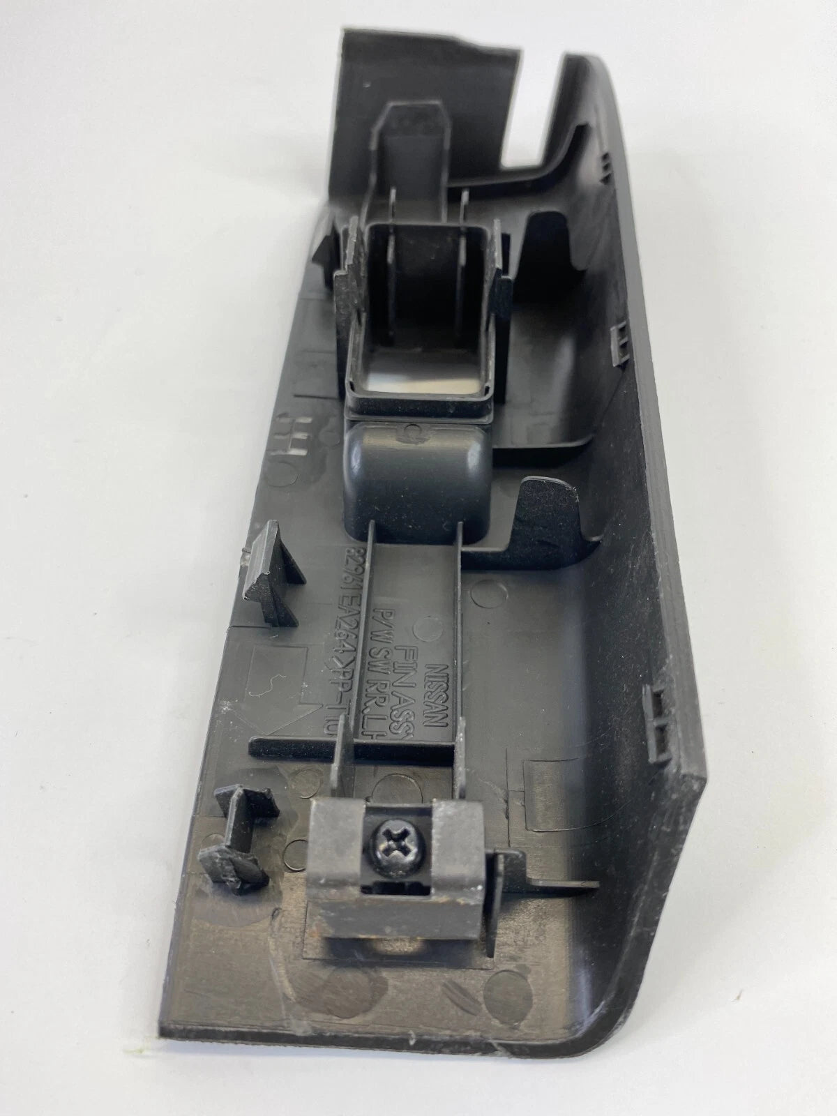 2005-2015 NISSAN XTERRA REAR LEFT SIDE DOOR POWER WINDOW SWITCH BEZEL 82961EA264