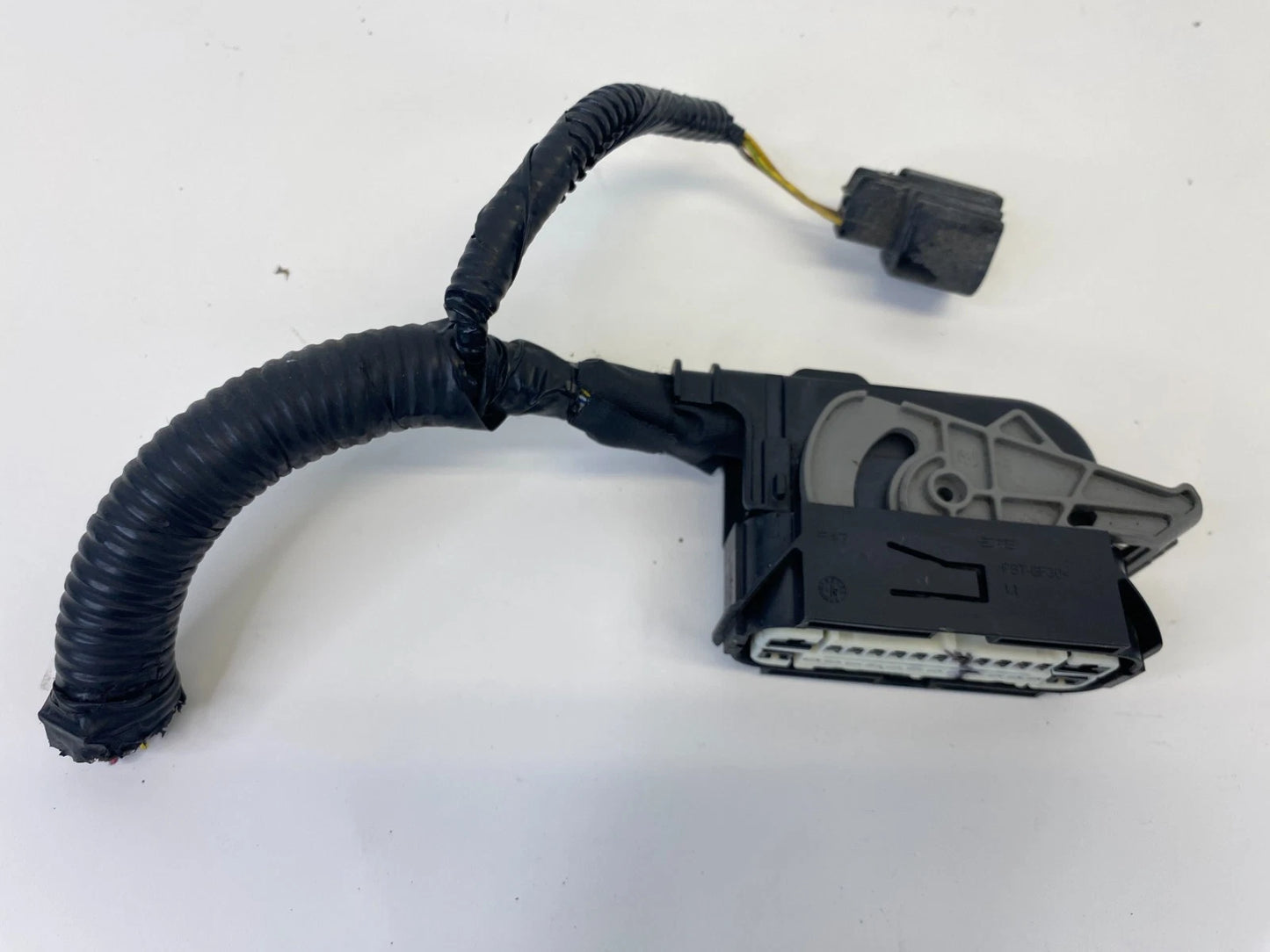 2013-2019 FORD TAURUS 3.5L V6 ABS PUMP WIRING HARNESS PLUG CONNECTOR PIGTAIL OEM