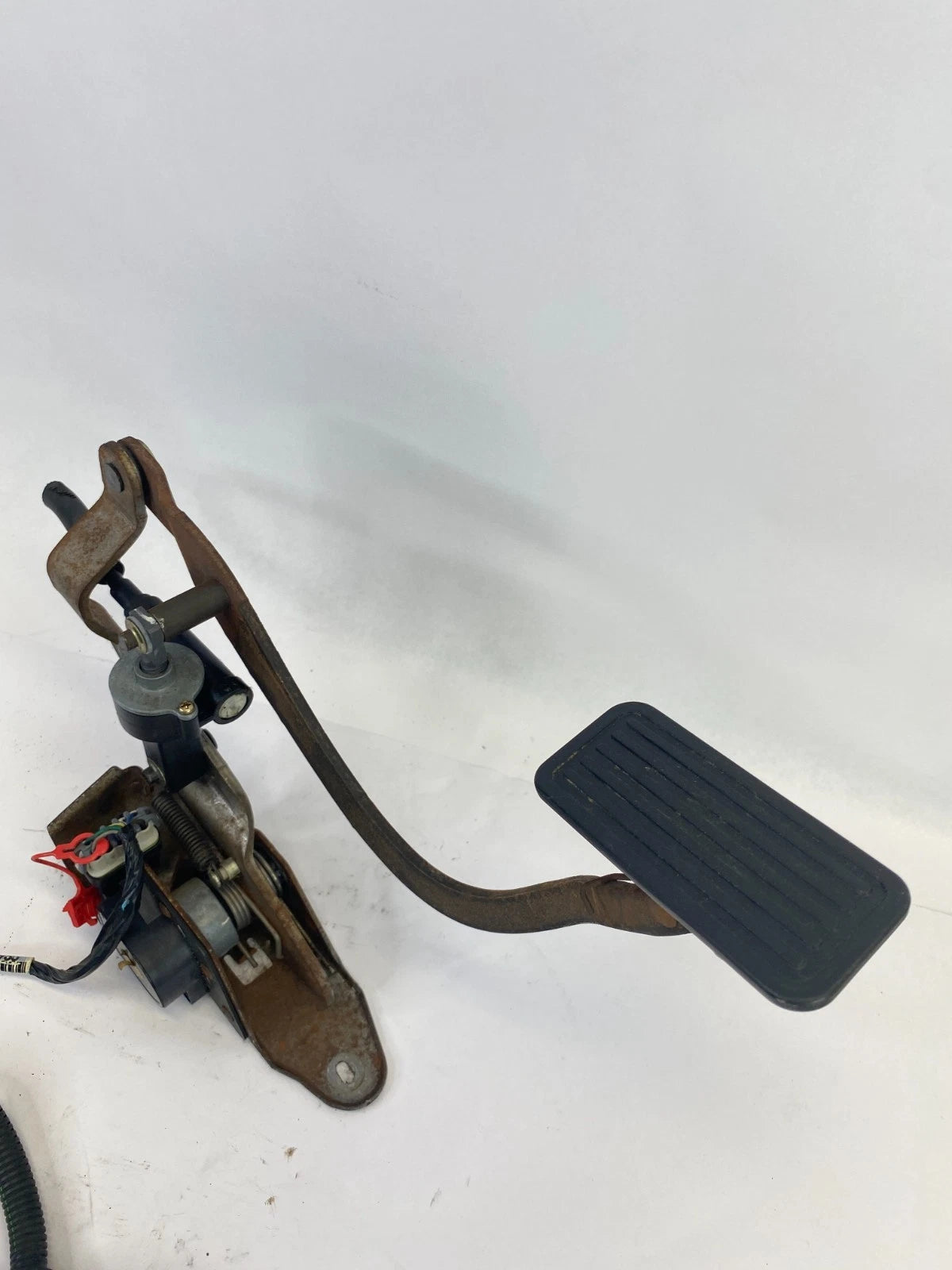 2003-2006 CHEVROLET TAHOE SILVERADO GAS PEDAL ACCELERATOR ASSEMBLY OEM
