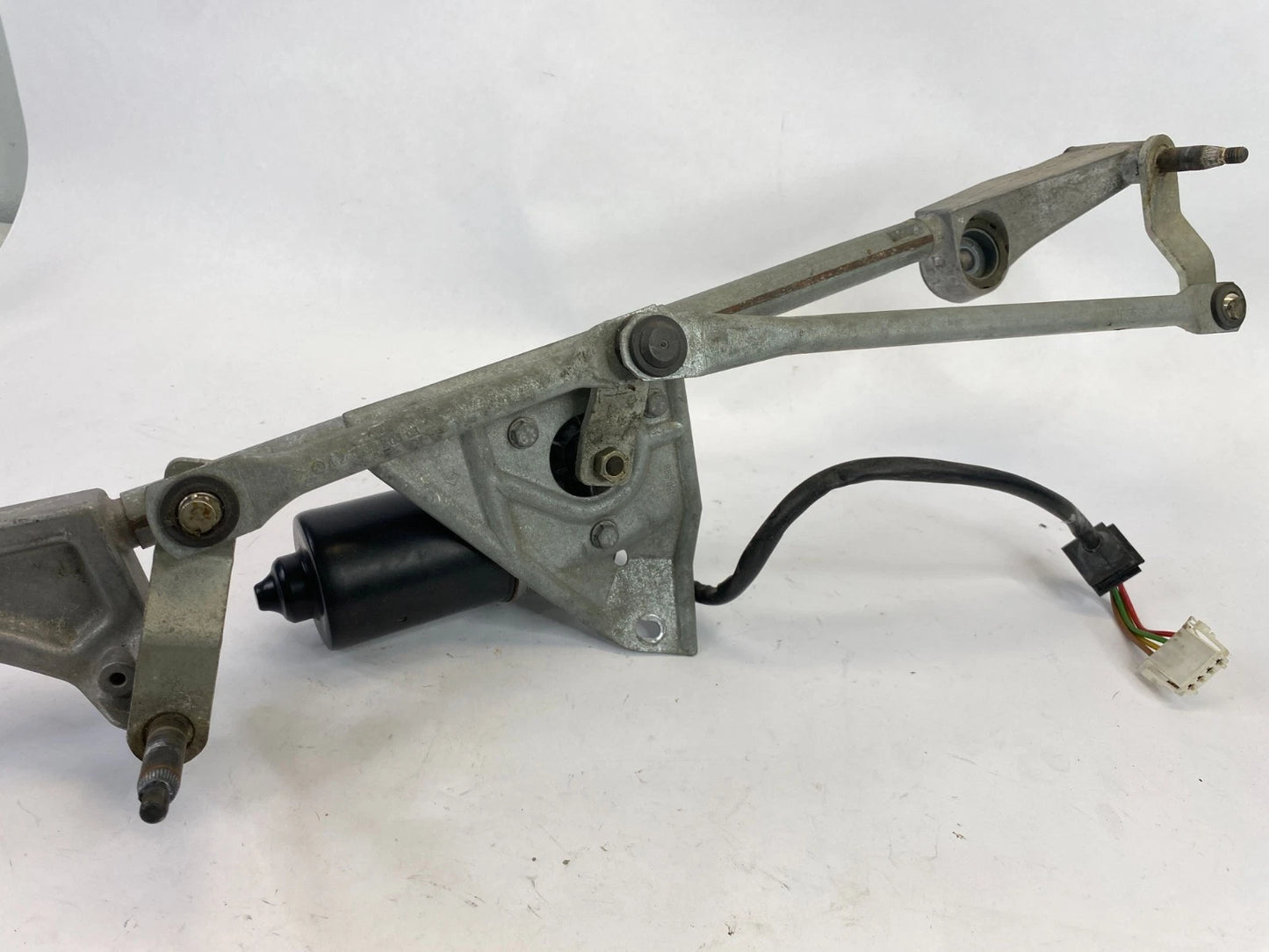 2001-2005 MERCEDES C240 WAGON WINDSHIELD WIPER MOTOR W/ LINKAGE OEM A2038200342