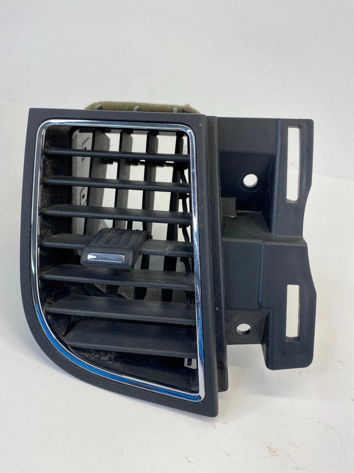 2010-2019 FORD TAURUS LEFT SIDE DASH AC AIR VENT GRILLE OUTLET 9G13-54046B31-A