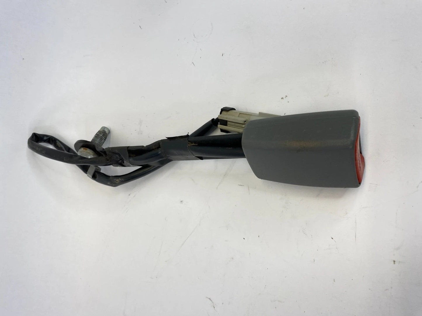 2005-2007 JEEP LIBERTY FRONT LEFT DRIVER SIDE SEAT BELT BUCKLE RECEPTACLE OEM
