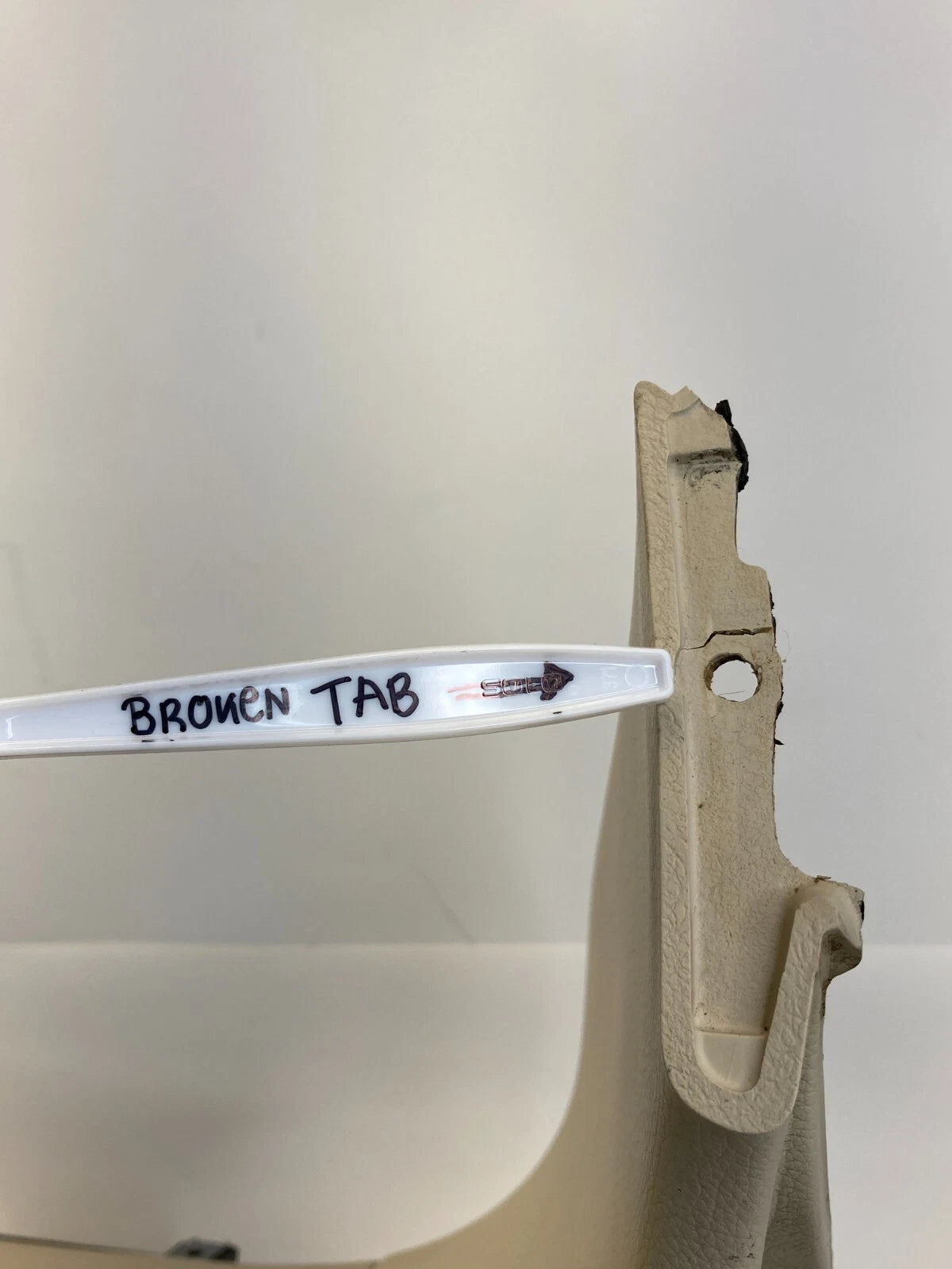 2003-2006 MERCEDES-BENZ E500 DASH GLOVE BOX STORAGE COMPARTMENT A211-680-01-98