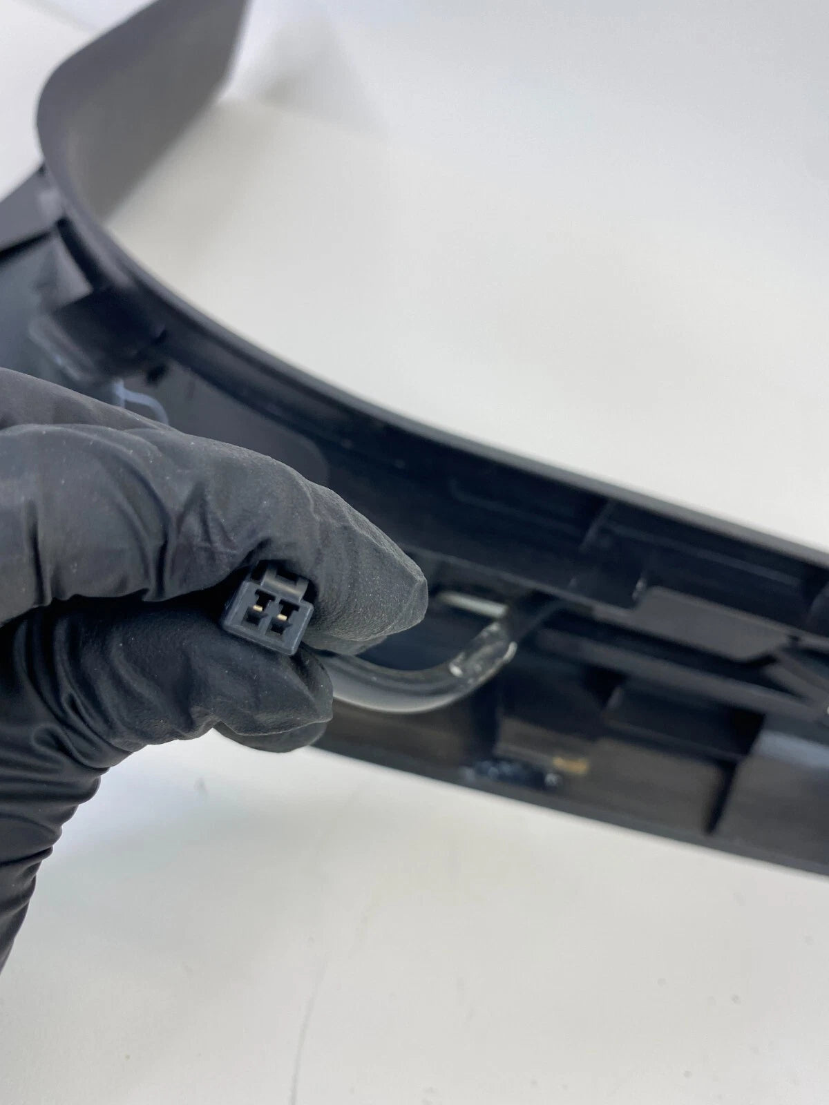 2004-2006 LEXUS RX330 FRONT LEFT DOOR SILL SCUFF PLATE TRIM COVER 679200E010 OEM