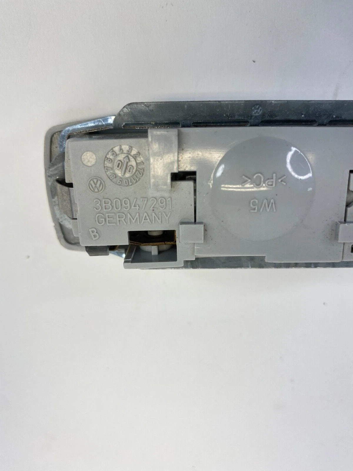 99-05 VW VOLKSWAGEN JETTA INTERIOR REAR DOME MAP LIGHT LAMP 3B0947291 OEM